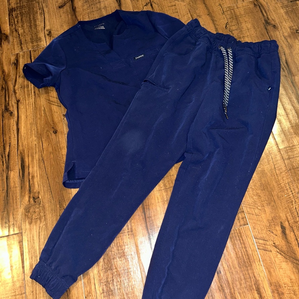 Navy Jaanuu Scrub Set! XS